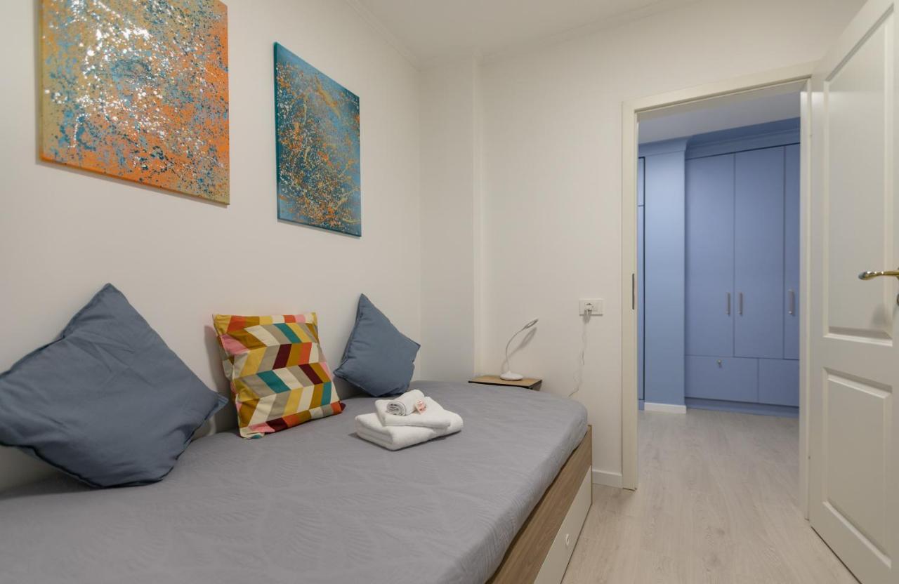 Imedio Azure Apartment Aviatiei Bukares Bagian luar foto