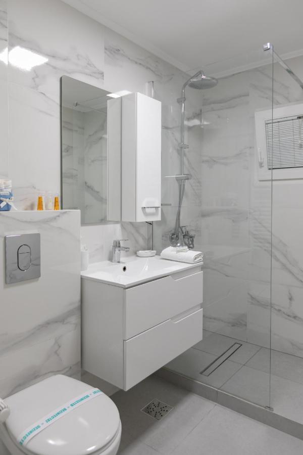 Imedio Azure Apartment Aviatiei Bukares Bagian luar foto